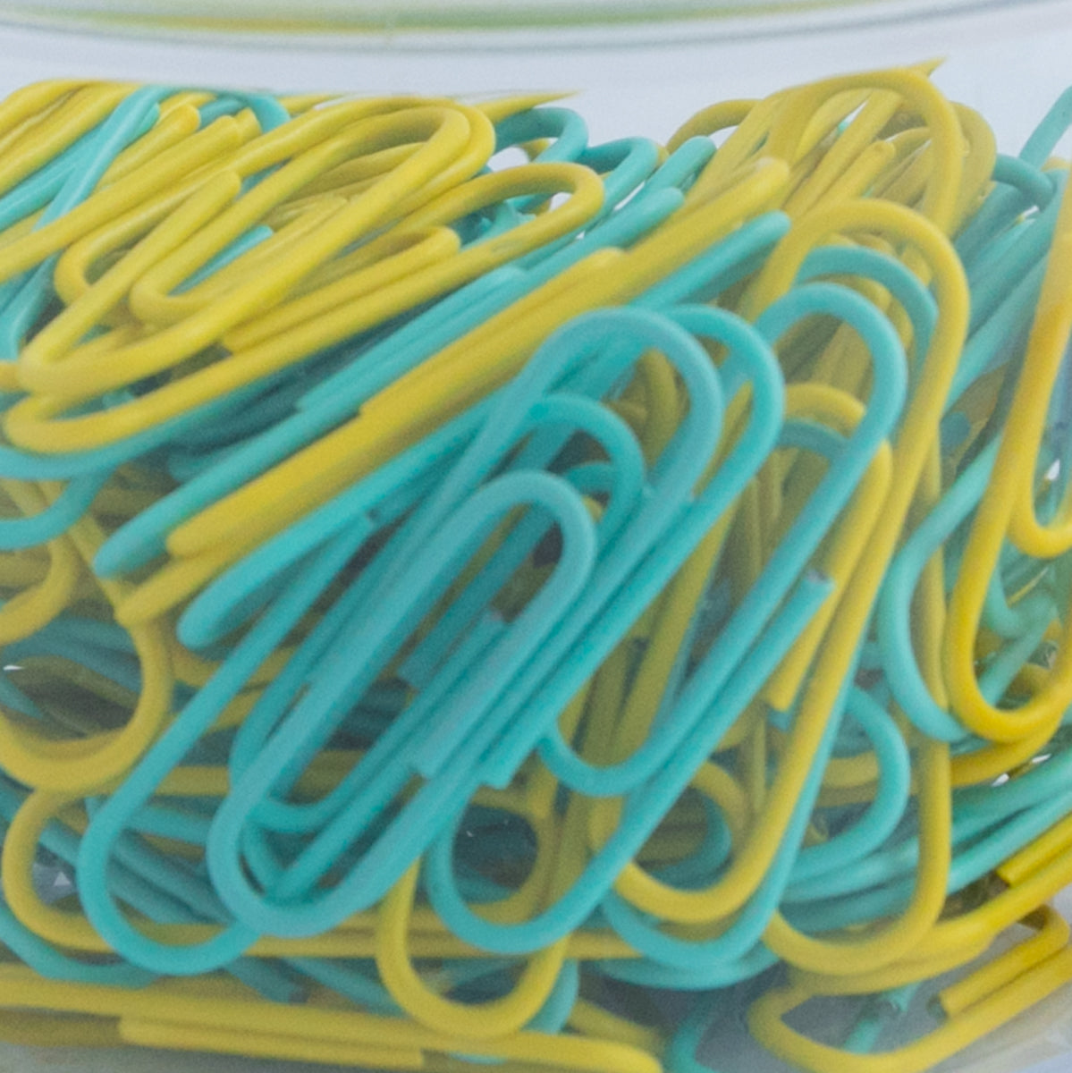 Box of paper clips – Daisy