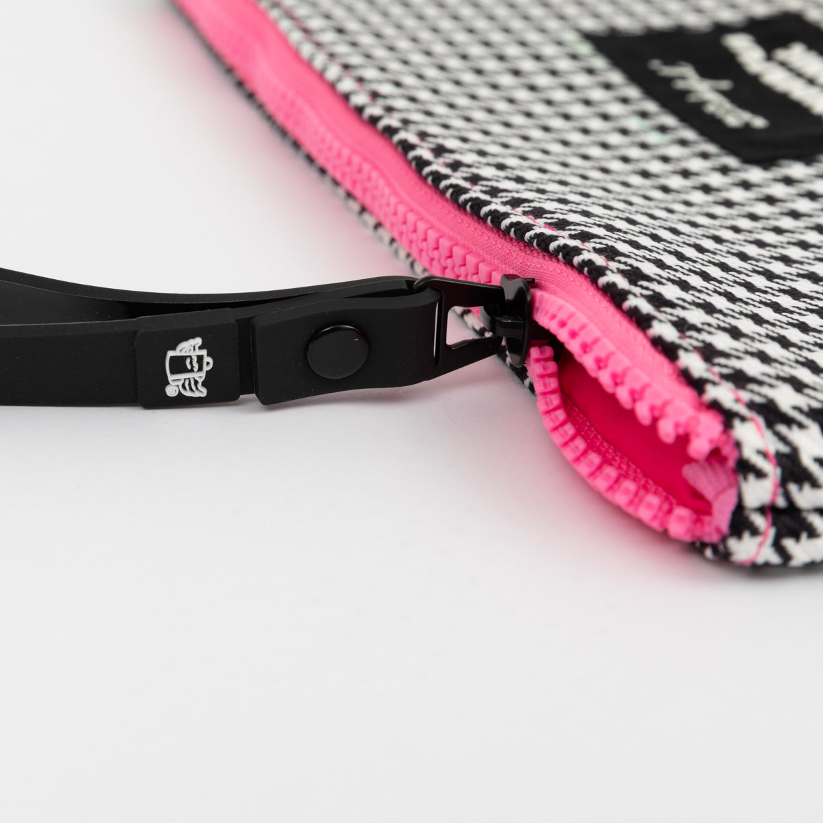 Wristlet houndstooth - Wonderful & iconic