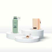 Pack Viaje naranja - Llavero con cables para móvil + funda de pasaporte + botella térmica