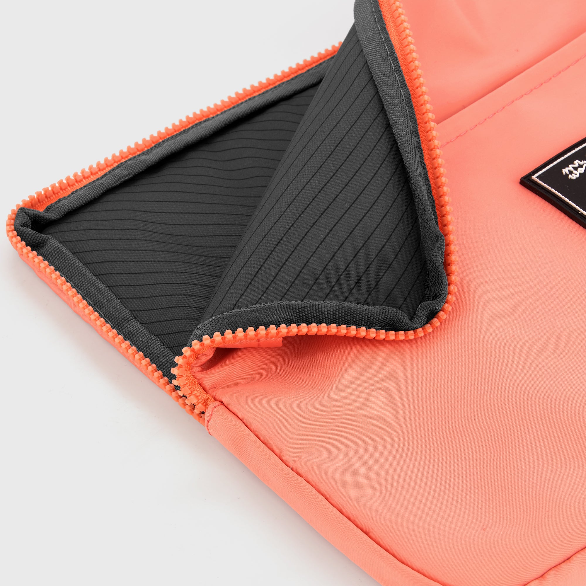 Capa para laptop 13-14" salmão - A combinação perfeita 