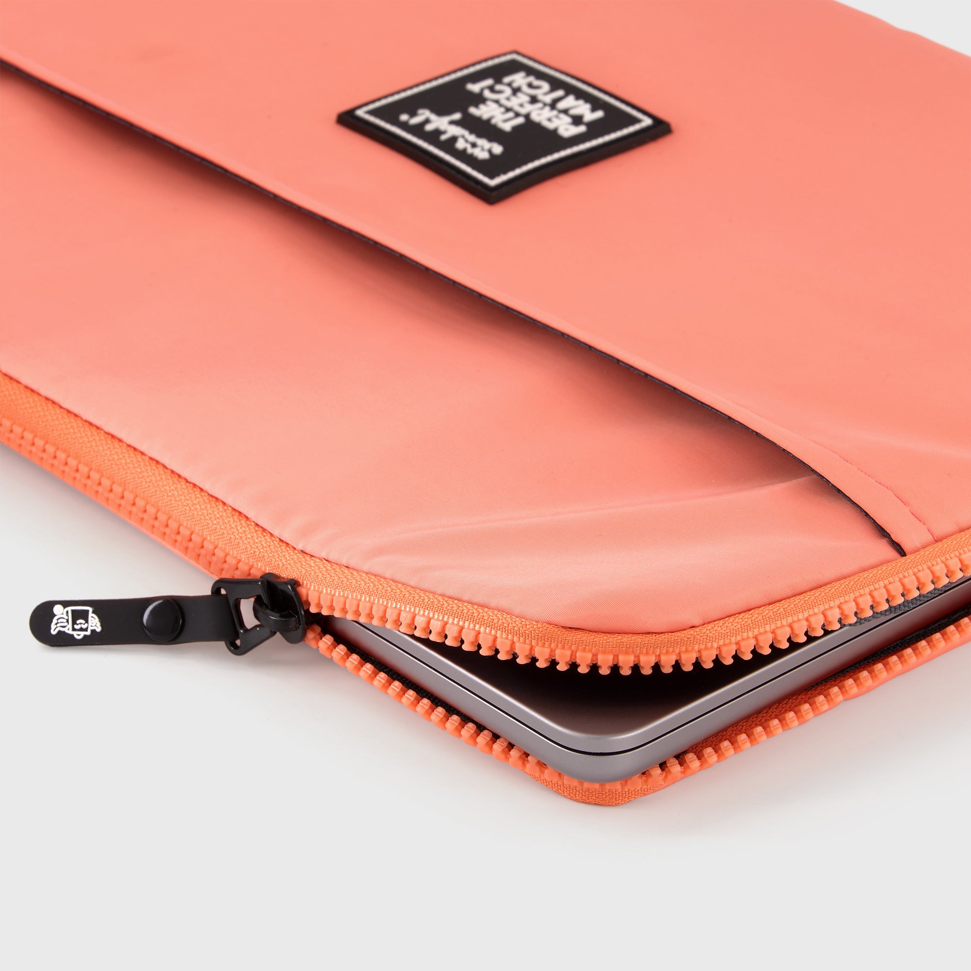 Capa para laptop 13-14" salmão - A combinação perfeita 