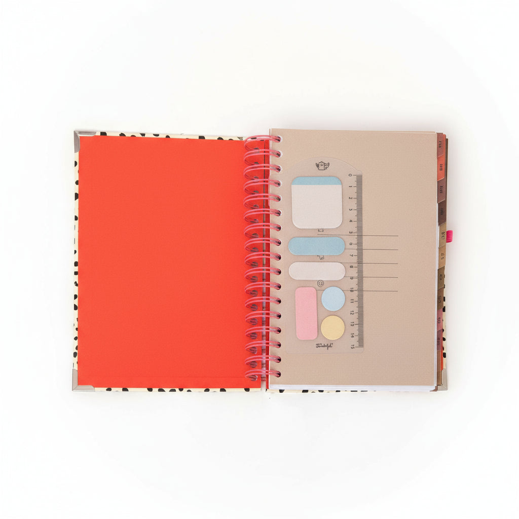 Agenda de estilo Office para 2026 de Mr. Wonderful con organización semanal y post-its